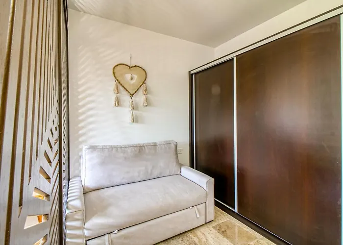Hotel Menesse #204a Downtown
